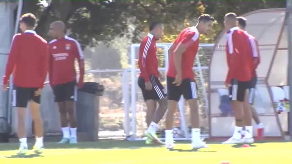 Ultimo entrenamiento del Benfica antes de recibir al Barça