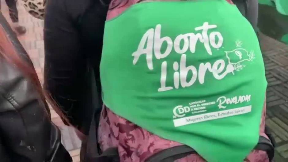 Miles de mujeres se manifiestan a favor del aborto legal