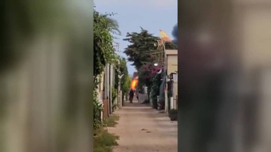 Espectacular incendio en un camping de La Manga del Mar Menor