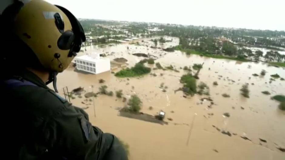 La tormenta tropical Shaheen convierte Omán en un paraje de coches y carreteras inundadas