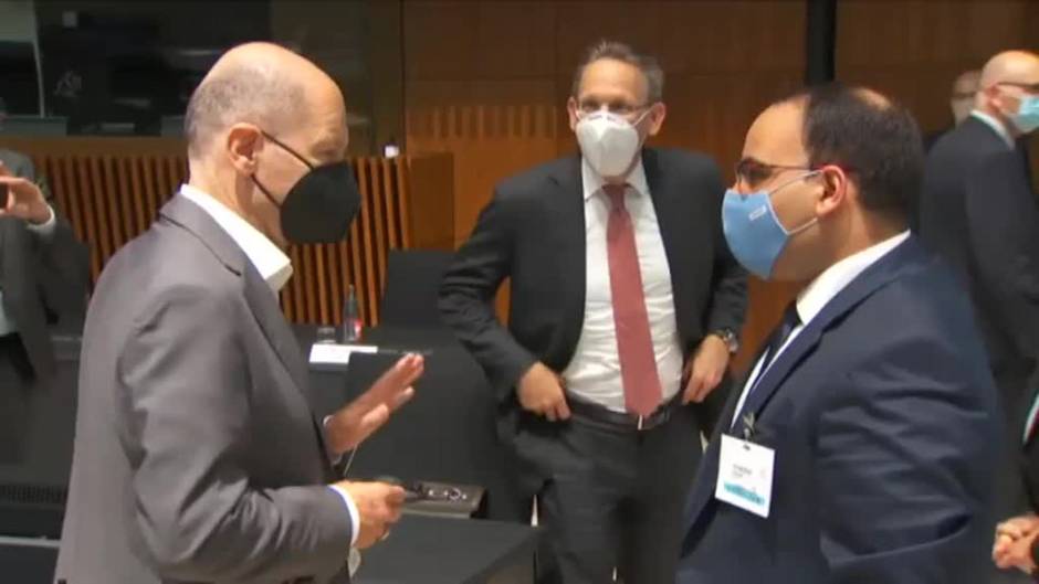 El Eurogrupo aborda la subida imparable del precio de la electricidad