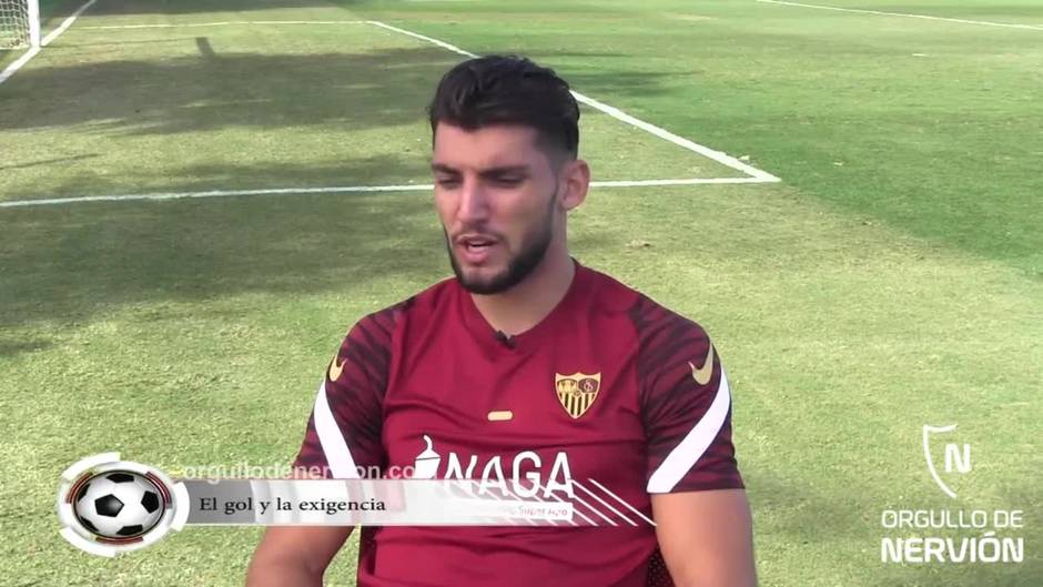 Entrevista para ABC con el delantero del Sevilla FC Rafa Mir