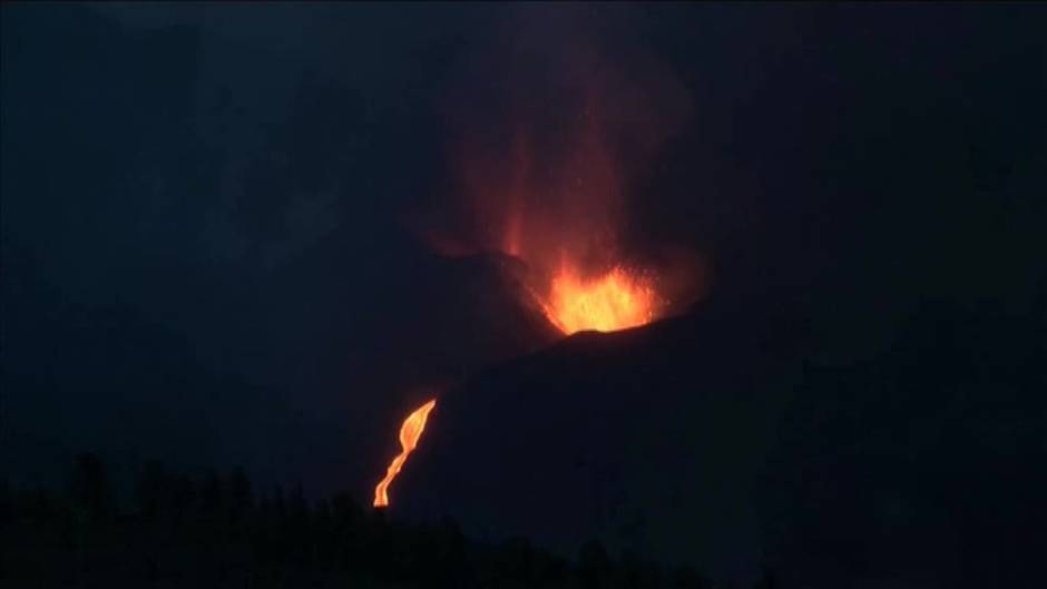 Impresionantes imágenes del volcán Cumbre Vieja esta noche