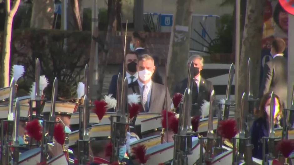 Abucheos a Sánchez al inicio del desfile del 12-O