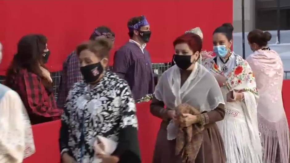 La virgen de El Pilar ya luce su manto de flores