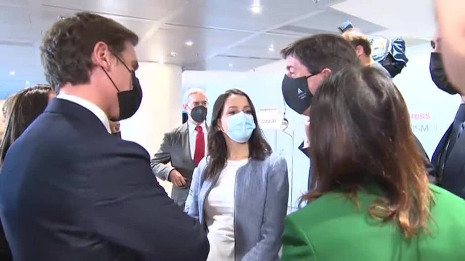 Inesperado encuentro entre Inés Arrimadas y Albert Rivera en un foro de turismo en Madrid