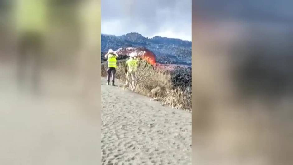 Así son las enormes rocas que arrastra la lava en La Palma