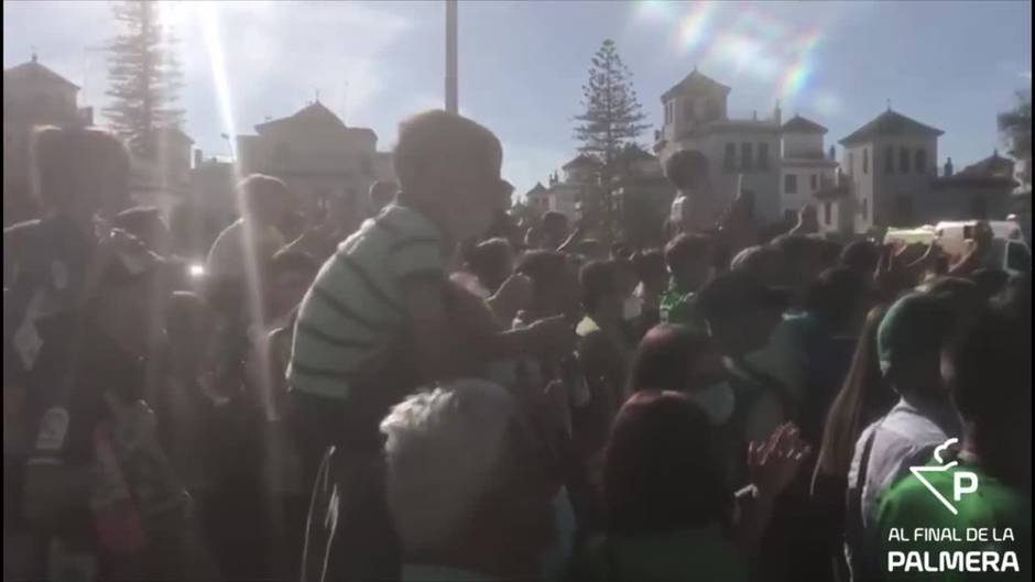 En vídeo, la llegada del autobús del Betis al Villamarín antes de medirse al Rayo Vallecano