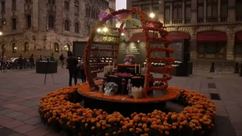 México dedica un altar a los fallecidos por la pandemia de Covid el Día de los Muertos