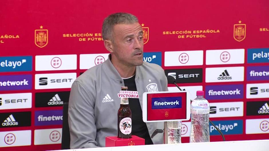 Luis Enrique desea "la mejor de las suertes" a Xavi como entrenador del FC Barcelona