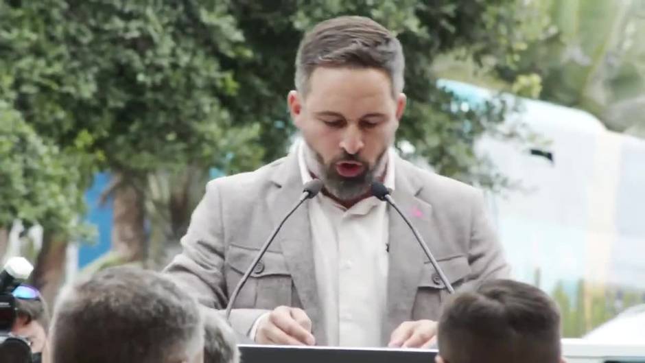 Abascal dice que "élites" quieren convertir Canarias "en la T1 del tráfico ilegal"