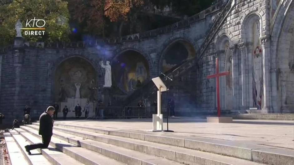 Obispos franceses en Lourdes piden perdón de rodillas por los abusos a menores