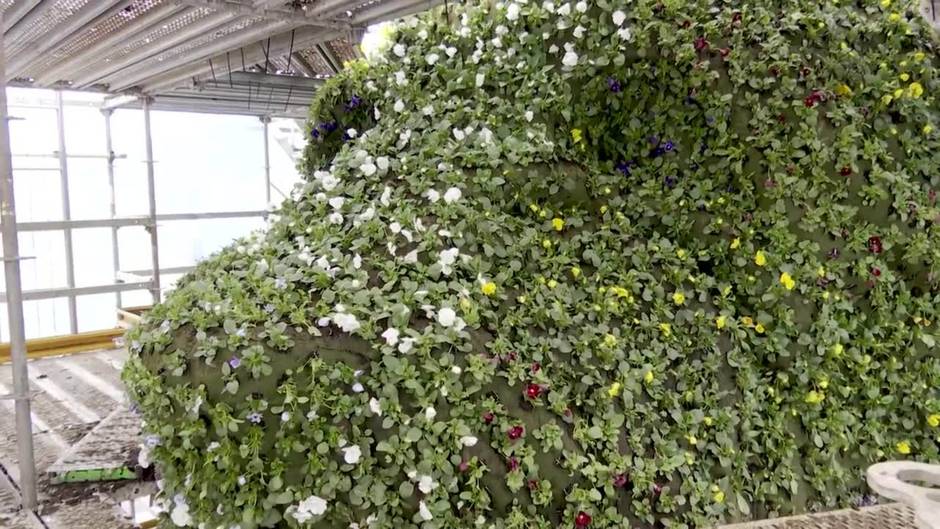 Puppy, el perro guardián del Guggenheim, cambia sus flores y su sistema de riego