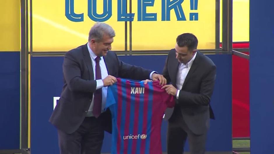 Xavi, emocionado en su presentación como entrenador del FC Barcelona