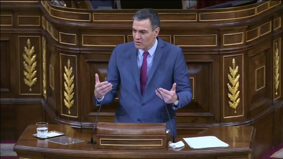 Sánchez a Casado: "Me comentan lo que dice del Gobierno en Europa y me da vergüenza ajena"