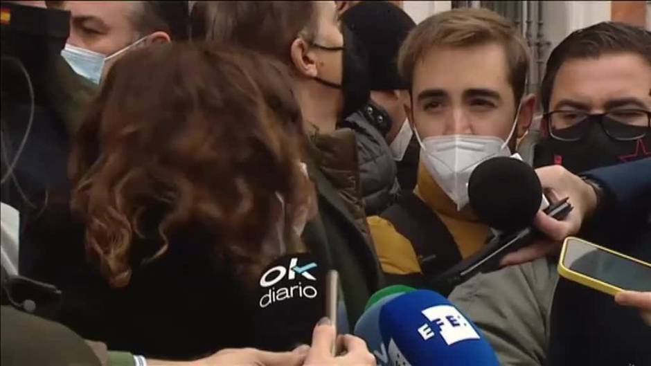 Casado y Ayuso acuden a la manifestación policial en Madrid pero evitan verse