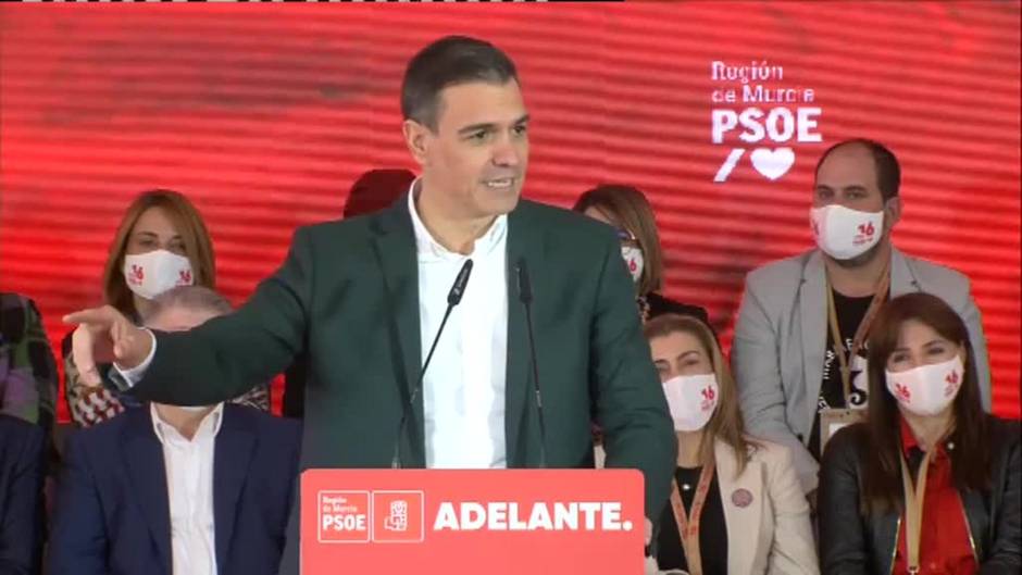 Sánchez saca pecho de los datos de empleo y recuerda que la Constitución es su hoja de ruta