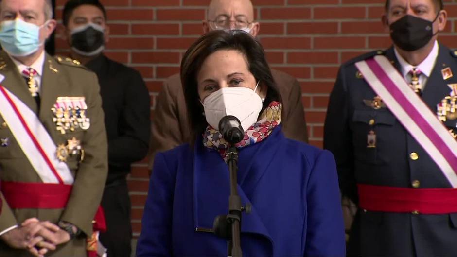 Robles manda un "recuerdo muy especial" a la familia del brigada fallecido