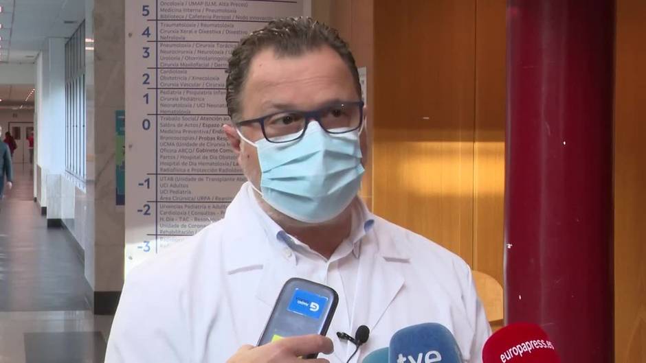 Federico Martinón afirma que vacunar a los niños es "seguro" y tiene otros beneficios