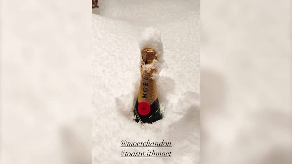 Eugenia Osborne rodeada de nieve y champagne en Baqueira