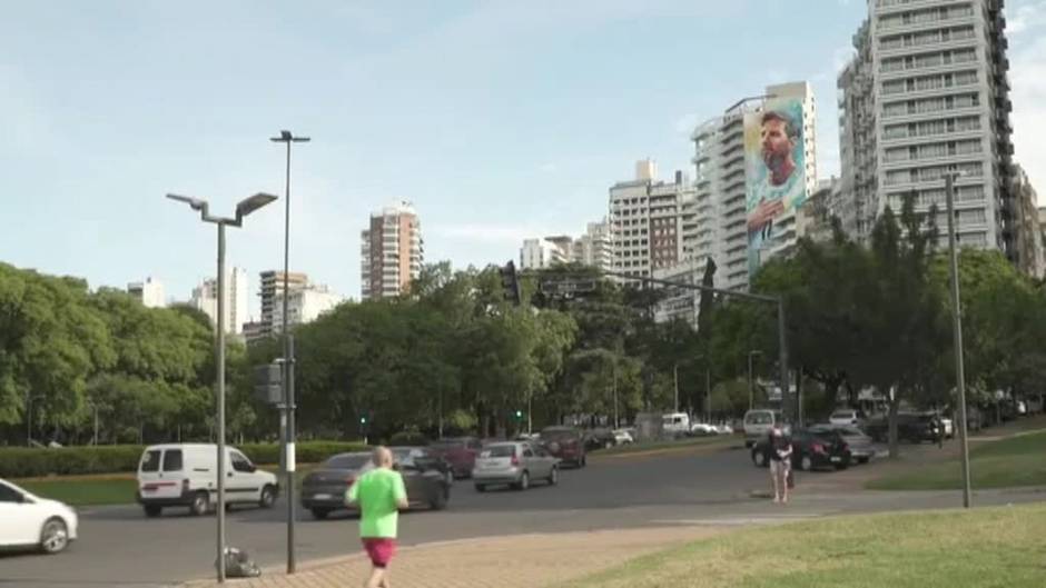 Inauguran un mural de 70 metros de altura de Messi en su ciudad natal de Rosario en homenaje a la estrella del fútbol argentino