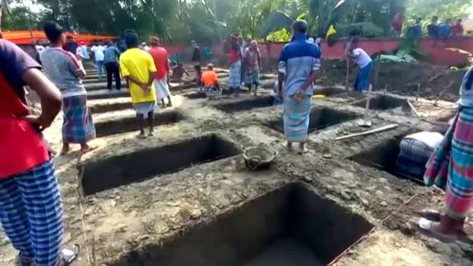 Entierran a los fallecidos en el terrible incendio de un ferry en Bangladesh