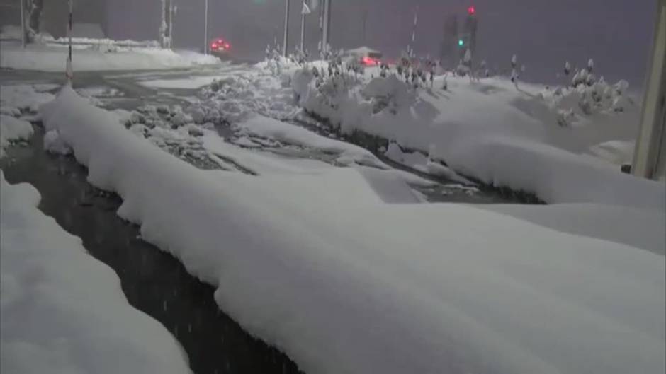 Las fuertes nevadas azotan el norte y el oeste de Japón
