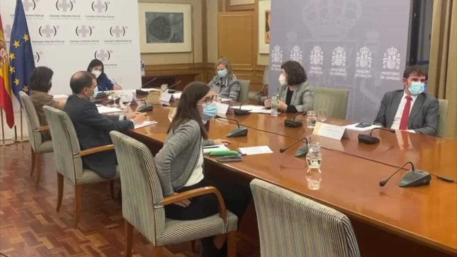 Sanidad y CCAA acuerdan reducir la cuarentena de los positivos en COVID-19 a siete días