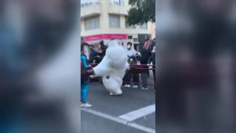 Niños y mayores disfrutan de la noche más mágica del año