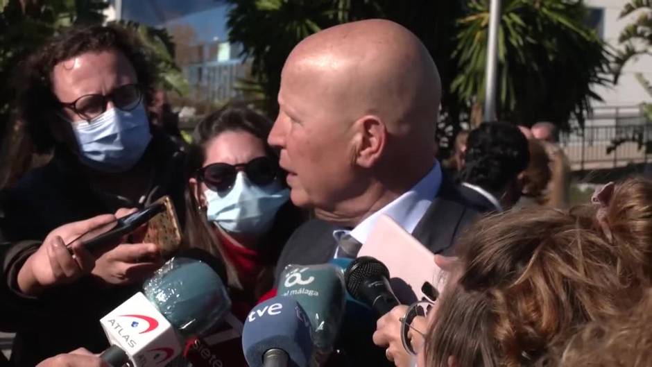 Imbroda dice que Junta dará respuesta "lo más inmediata" a bajas de docentes