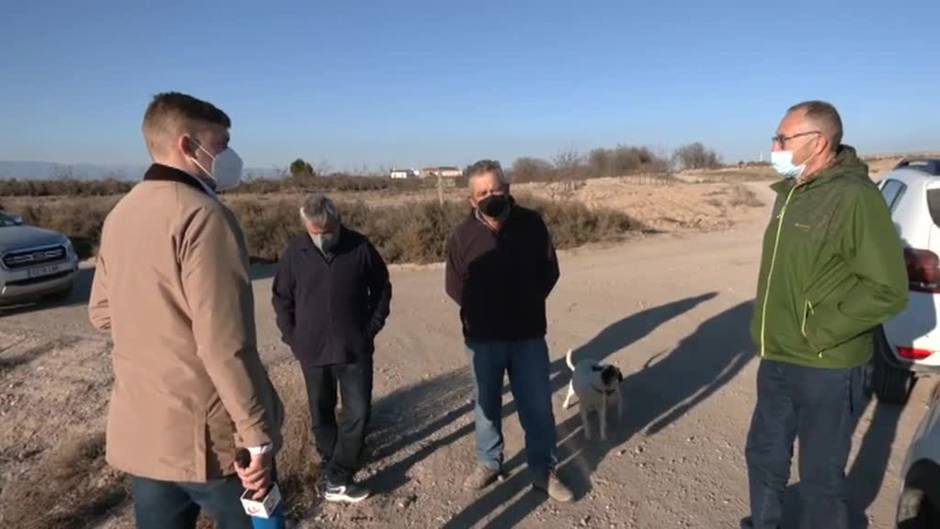 Los agricultores de Caniles denuncian la futura expropiación de sus terrenos a golpe de tractoradas