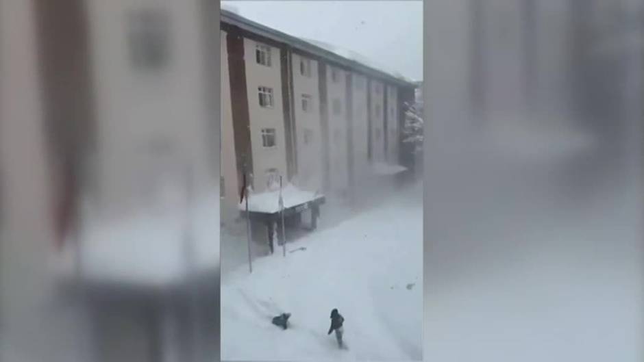 Peligrosos desprendimientos de nieve en Turquía