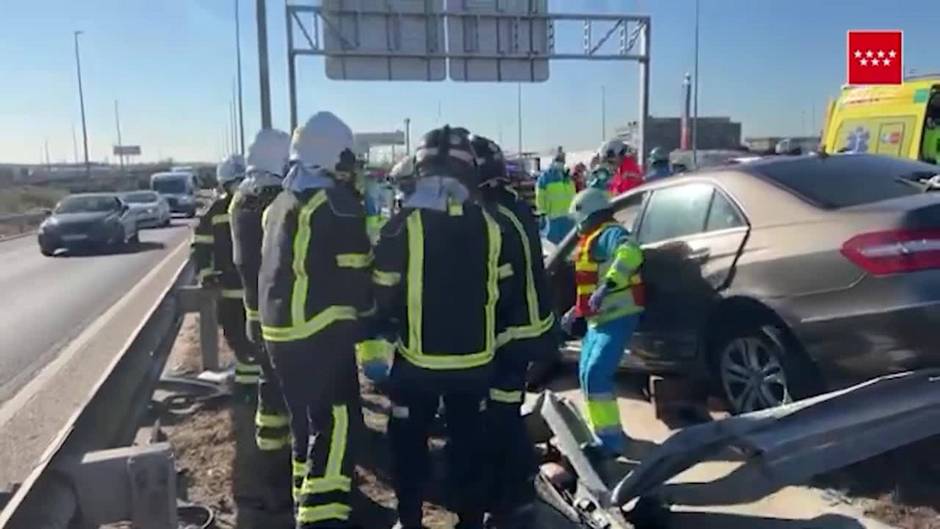 Dos heridos por una colisión entre un camión y un coche en la A-5 en Móstoles