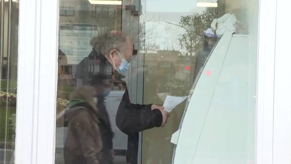 Los mayores sufren la brecha digital financiera