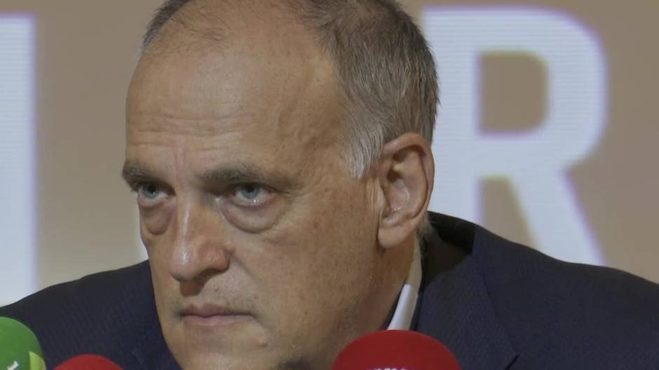 Javier Tebas mantiene un encuentro con la prensa en L'Eliana (Valencia)