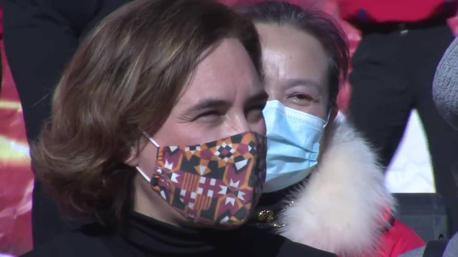 Colau reivindica la "cultura popular" durante la celebración del Año Nuevo chino