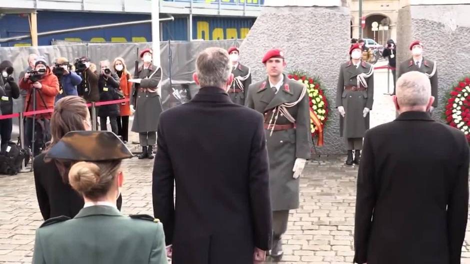 Los Reyes homenajean en Viena a las víctimas del nazismo