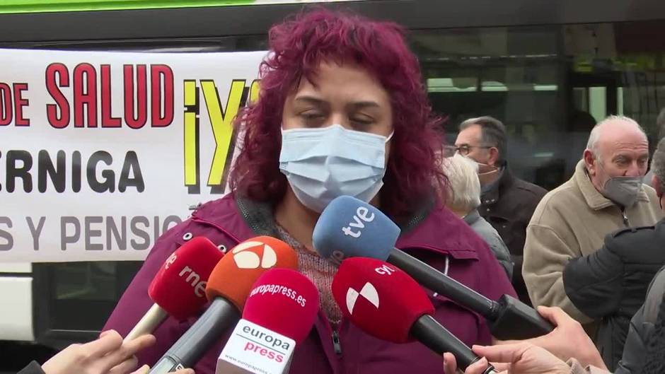 Unas 200 personas se concentran para pedir mejoras en la Sanidad de Valladolid