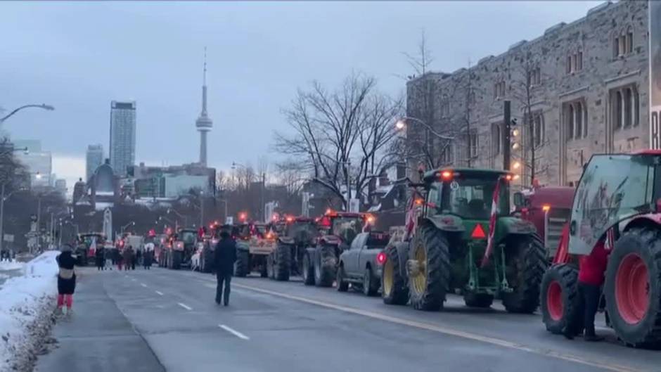 Camioneros canadienses colapsan las principales ciudades del país contra la vacunación obligatoria