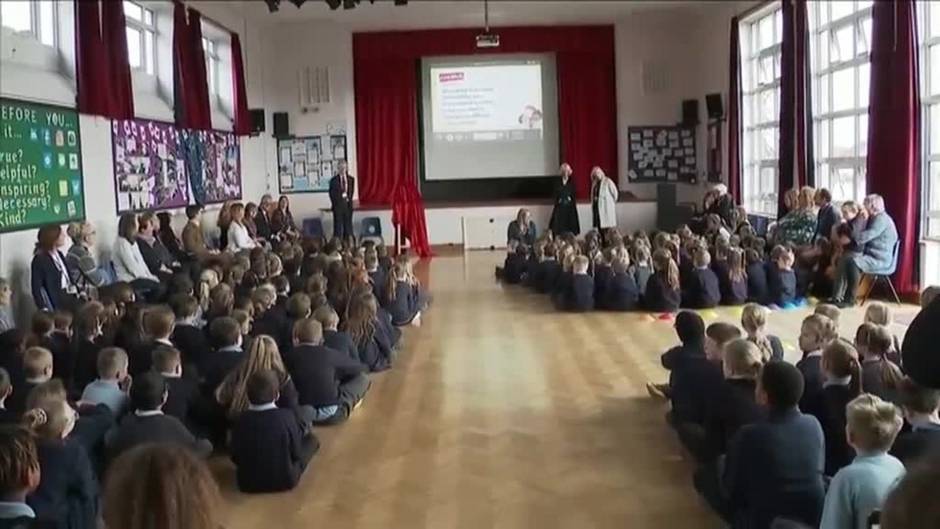 Camila de Cornualles acude a su primer acto como reina consorte