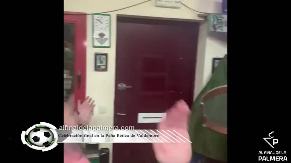 La celebración de la Peña Bética de Valdemoro del triunfo en Vallecas