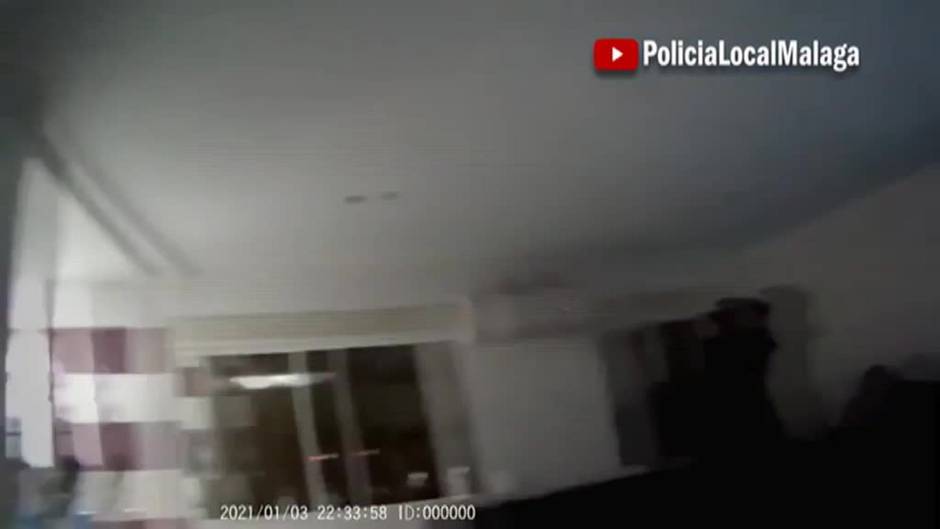 La policía de Málaga homenajea al compañero fallecido hace un año con un vídeo de su última intervención