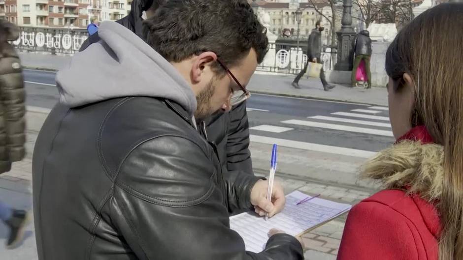 El movimiento #RegularizaciónYa reclama en Bilbao la regularización de las personas migrantes