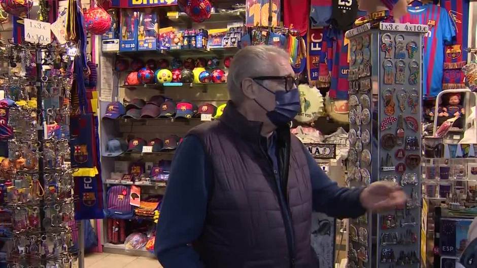 José Cuenca, propietario en las Ramblas: "No quiero pensar en el día que desaparezcamos de aquí"