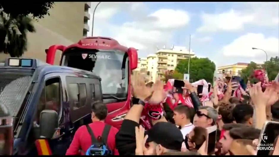 Así llegó el autobús del Sevilla al Sánchez-Pizjuán