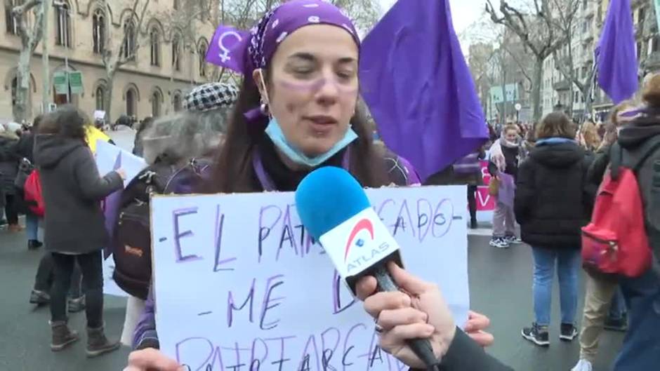 Miles de mujeres salen a la calle en toda España para reivindicar la igualdad por el 8M