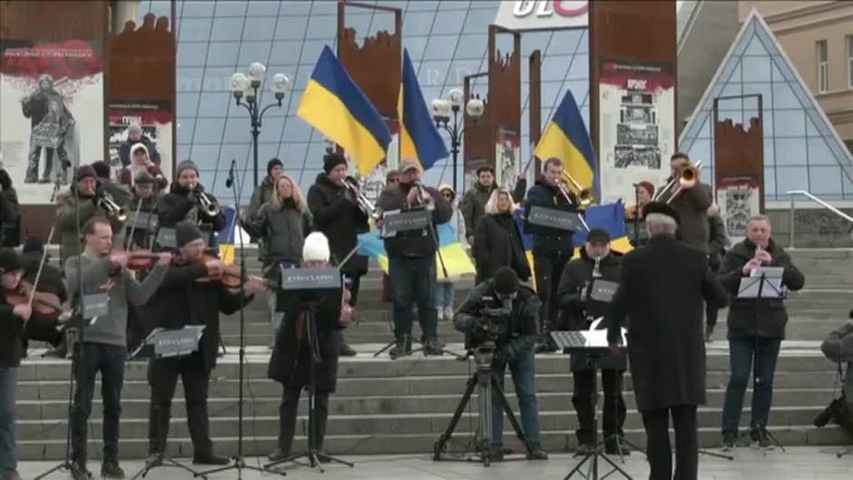 La Orquesta Sinfónica de Kiev interpreta el Himno de la Alegría en la Plaza Maidan