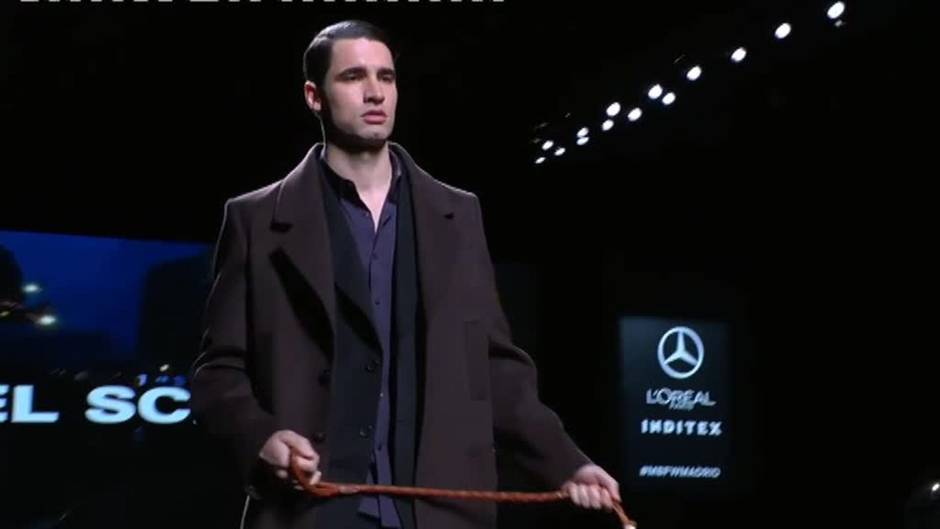 Ángel Schlesser recupera a la mujer más urbanita en la Madrid Fashion Week