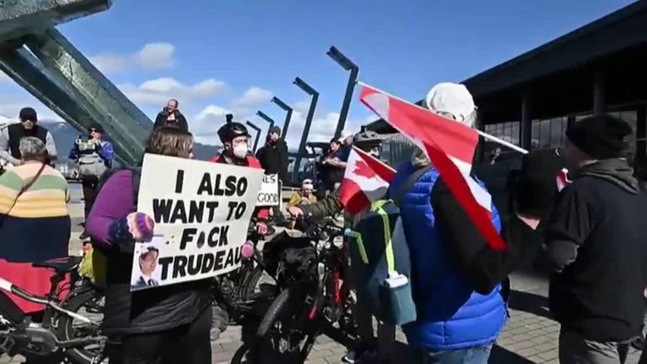 Enfrentamientos en Vancouver entre antivacunas y partidarios de las restricciones contra el covid