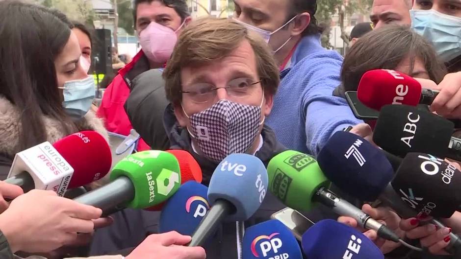 Cientos de personas secundan la protesta de AVT contra el "Gobierno traidor"